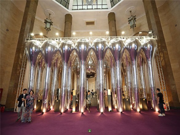 厂家直销可定制镜面柱子2018北京艺术展览镜面气模艺术镜面柱艺术展览馆可充气镜面柱反射光气模